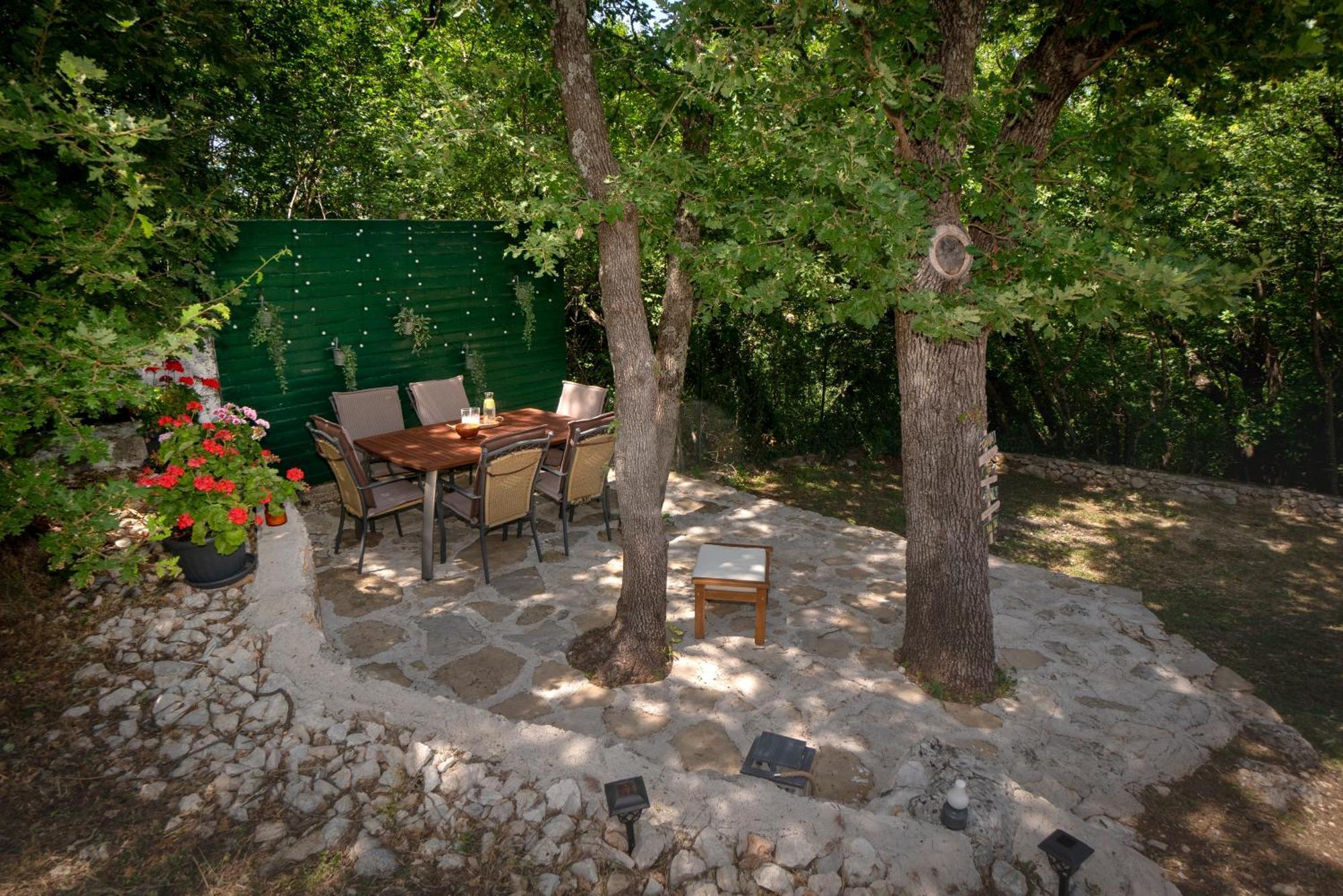 Apartments Srdanovic Omiš Exteriör bild