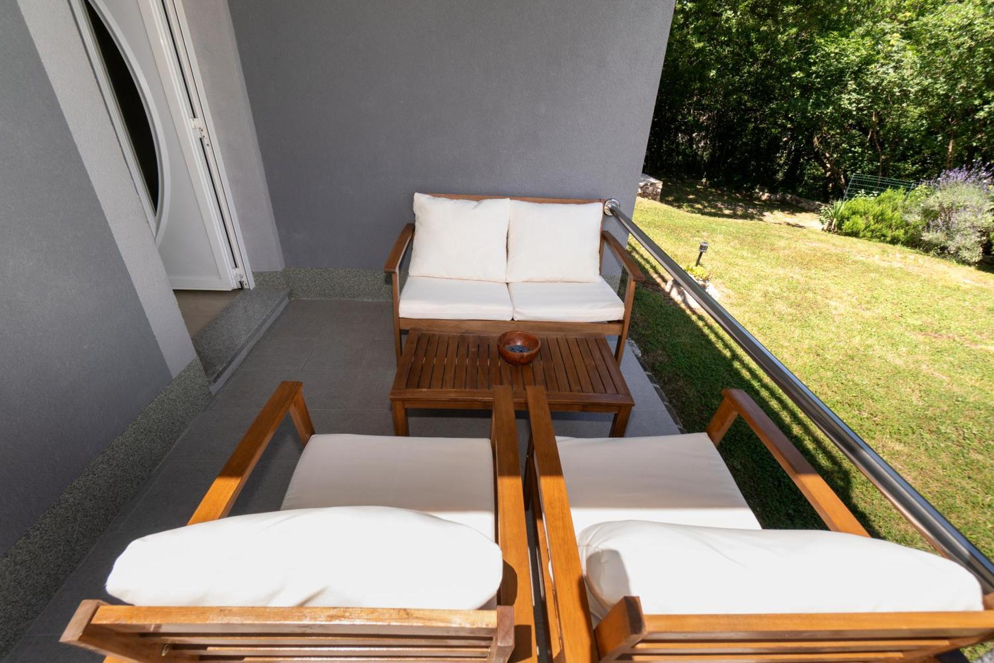 Apartments Srdanovic Omiš Exteriör bild