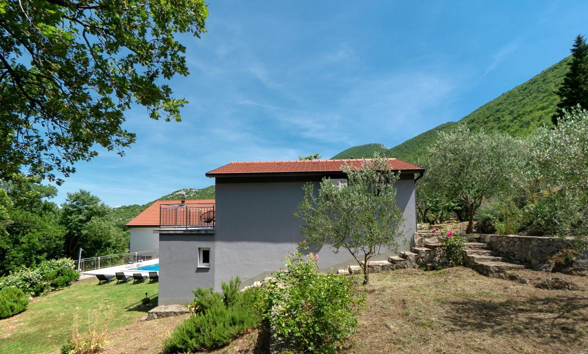 Apartments Srdanovic Omiš Exteriör bild