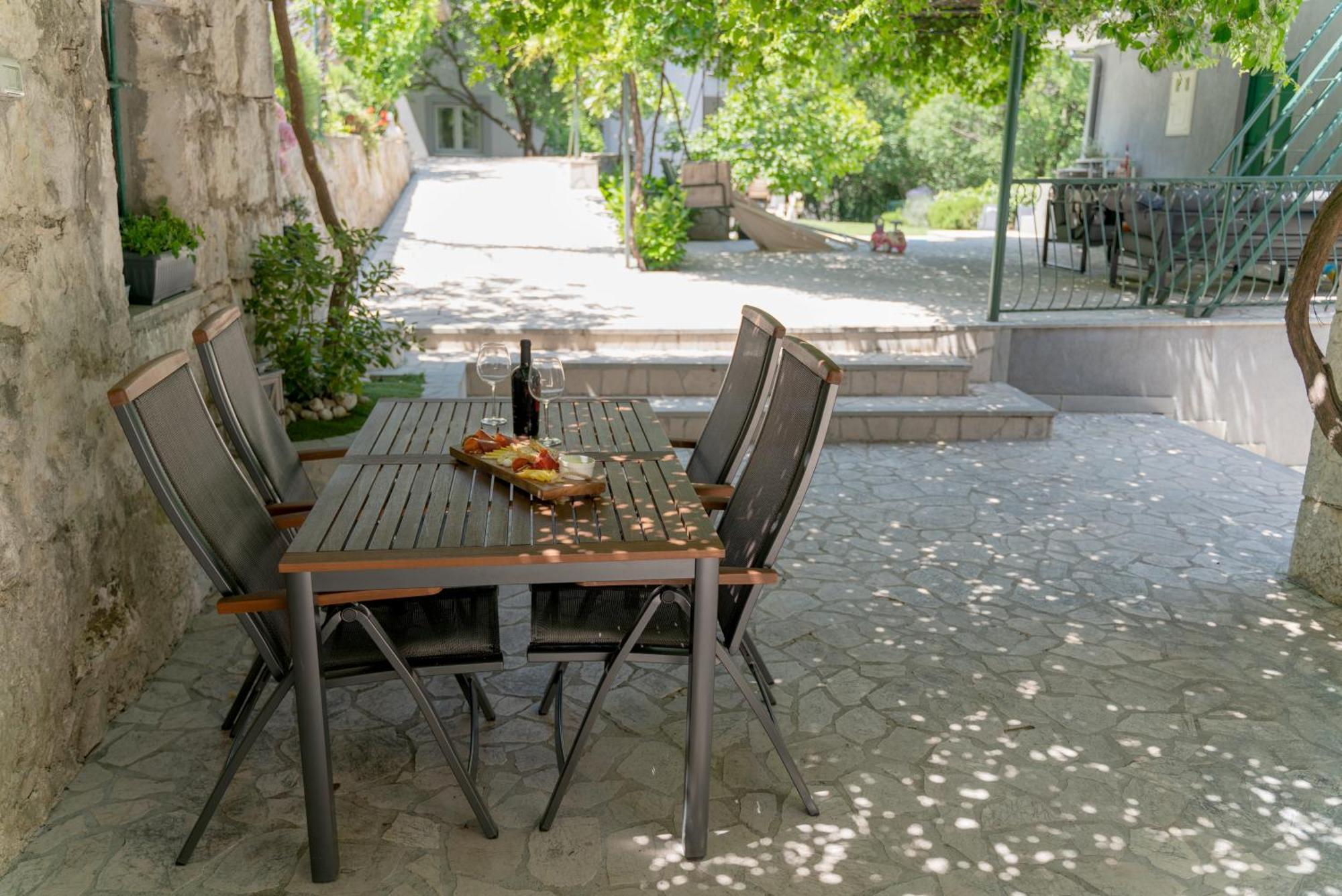 Apartments Srdanovic Omiš Exteriör bild
