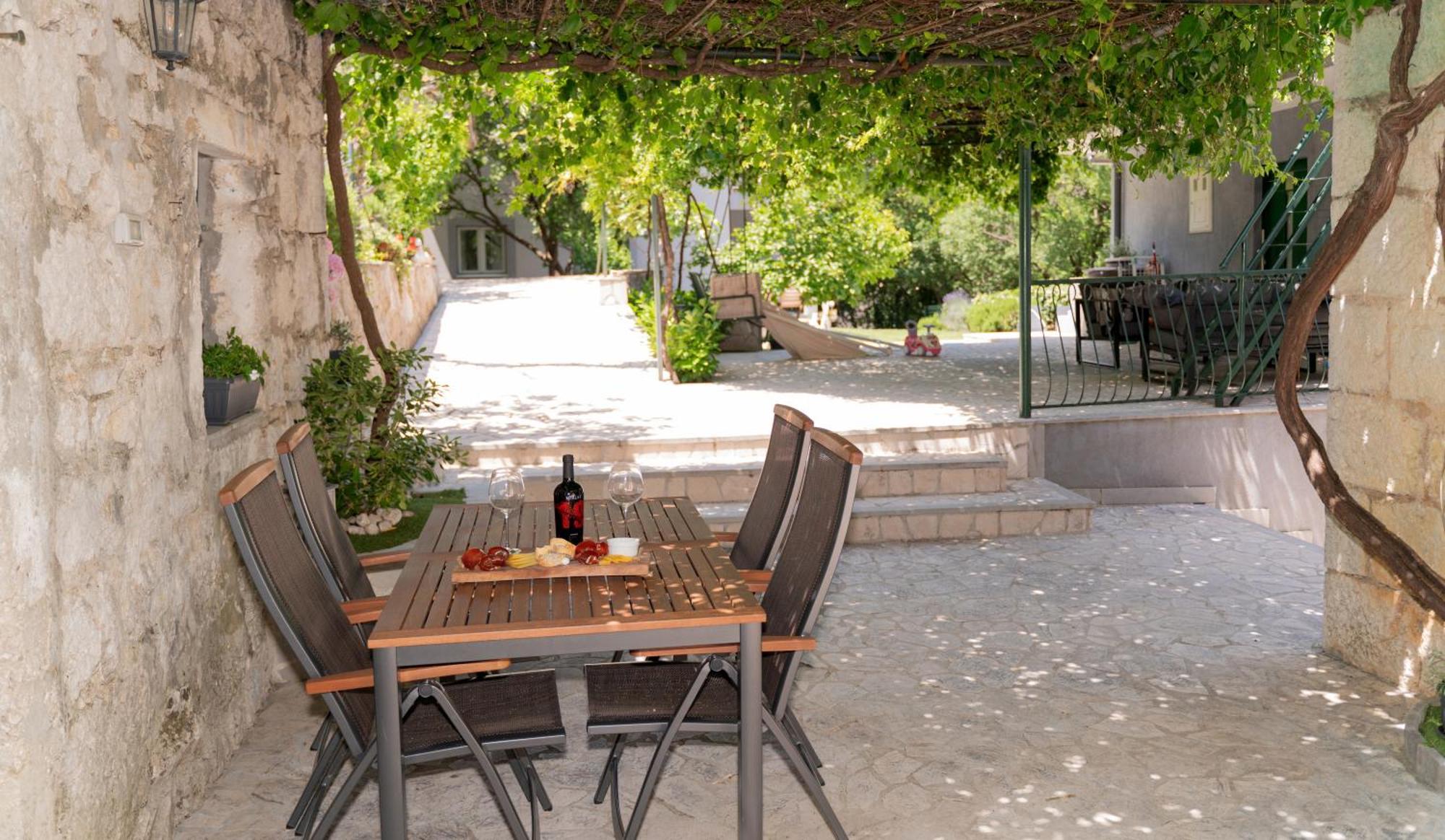 Apartments Srdanovic Omiš Exteriör bild