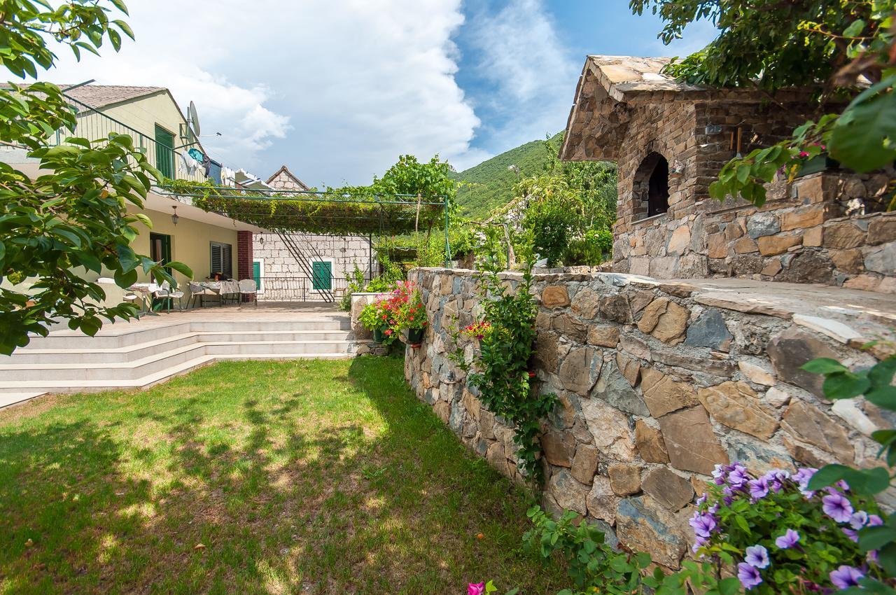 Apartments Srdanovic Omiš Exteriör bild